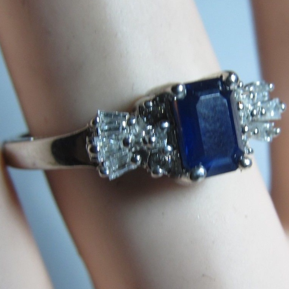 LADIES 10K WHITE GOLD NATURAL SAPPHIRE AND DIAMOND RING
